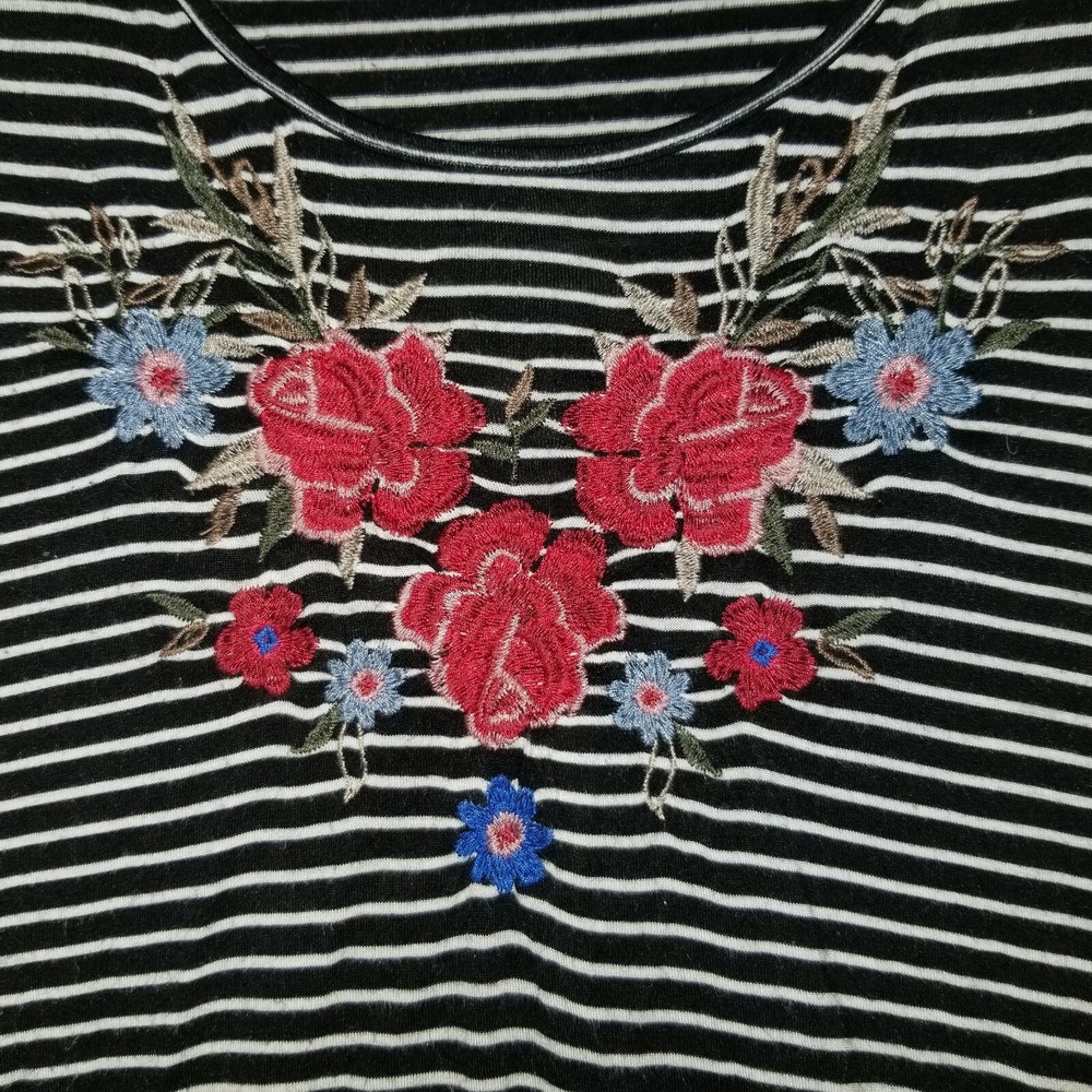 American‎ Eagle Embroidered Floral Striped Tank Top Medium Women Black White
